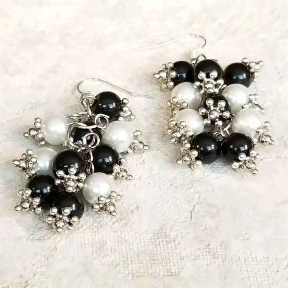 Edgy Bali Style Glass Grape Bunch Dotted Accent Purple White Silver Earrings - Picture 5 of 5